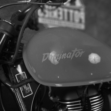 Наклейка на мотоцикл Honda Dominator